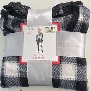 Jaclyn - SuperSpan 2 piece Pajama set Medium
